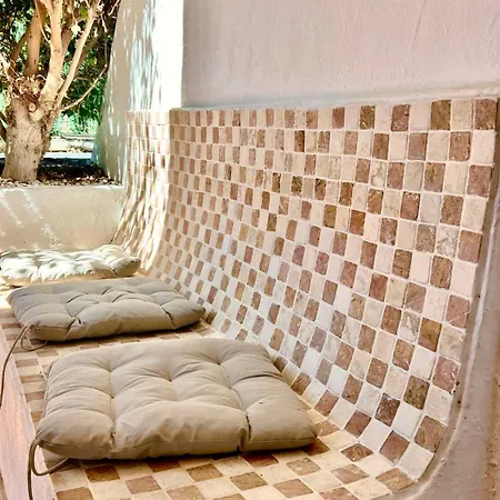 Cozy Two Bed Apartment. Lejlighed