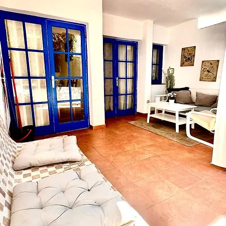 Lejlighed Cozy Two Bed Apartment. *