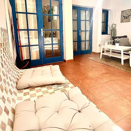 Lejlighed Cozy Two Bed Apartment.