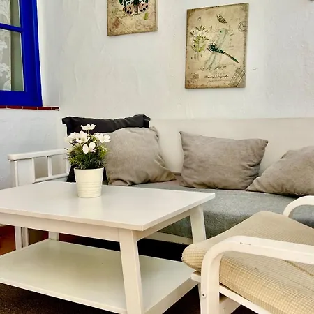 Cozy Two Bed Apartment. アデヘ