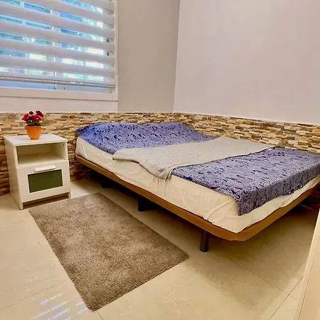 Cozy Two Bed Apartment. Апартаменты Адехе