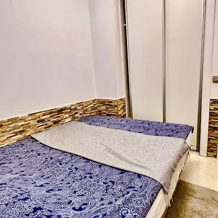 Cozy Two Bed Apartment. アデヘ