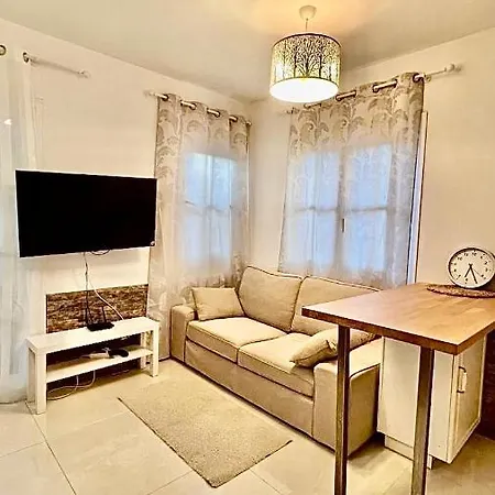 Cozy Two Bed Apartment. Apartament Costa Adeje (Tenerife)