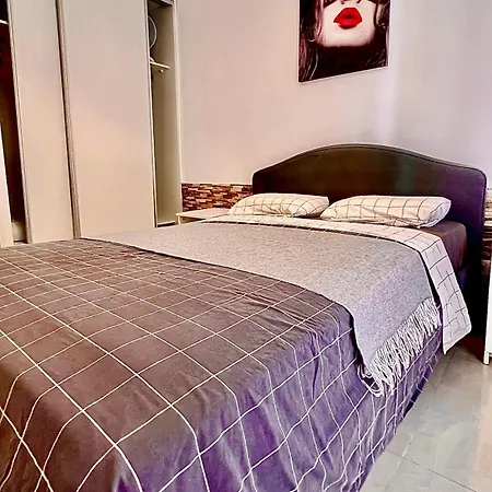 Cozy Two Bed Apartment. Apartament *