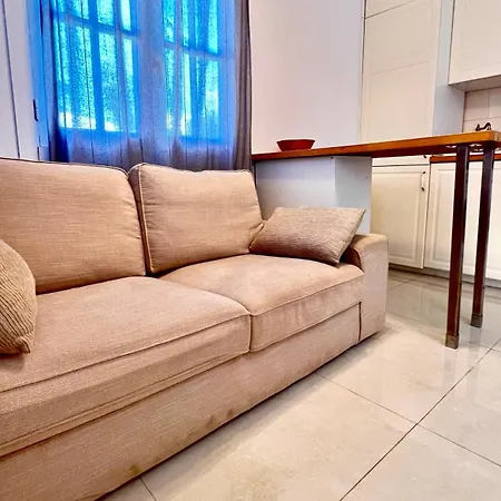 Cozy Two Bed Apartment. Apartament *