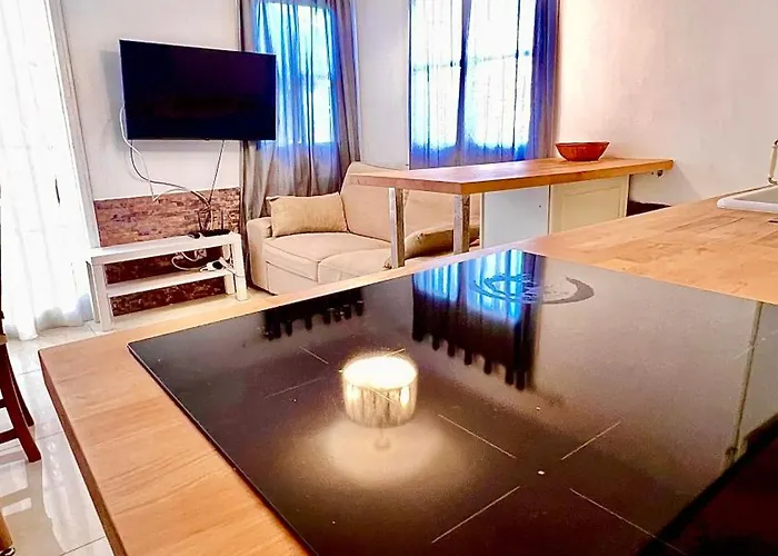 Cozy Two Bed Apartment. Apartment *