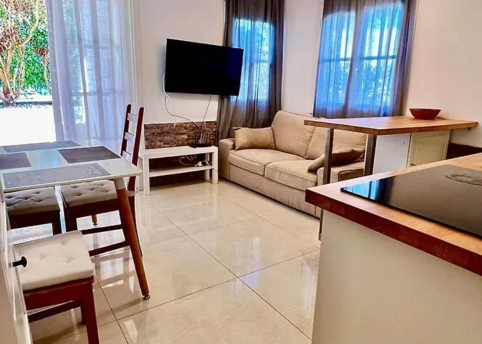 Cozy Two Bed Apartment. Apartment *